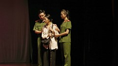 Thức dậy thôi, những người làm nghệ thuật!