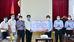 TT-Huế: Tập đoàn BRG hỗ trợ huyện Phú Vang 2.000 kit test kháng nguyên