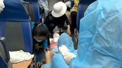 Kịp thời đỡ đẻ cho bà bầu chuyển dạ trên chuyến tàu quê hương về Quảng Bình