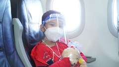 Đường bay nối lại trong sự hân hoan của người dân về một phương tiện an toàn