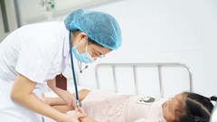 Không chủ quan, tự điều trị sốt xuất huyết tại nhà cho trẻ