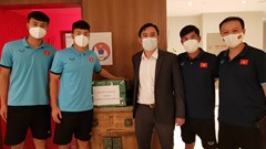 Đại sứ quán Việt Nam tại UAE thăm và tặng quà động viên ĐT U23 Việt Nam
