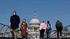 Nhiều nước “rộng cửa” đón khách du lịch