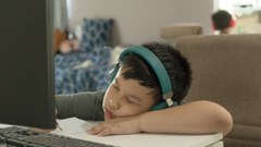 Hướng dẫn học sinh vượt qua cảm xúc tiêu cực khi học trực tuyến