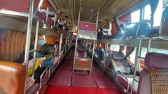 Đường sắt, hàng không nhộn nhịp, đường bộ đìu hiu