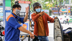 Giá xăng dầu đồng loạt tăng, RON95-III lên 24.338 đồng/lít