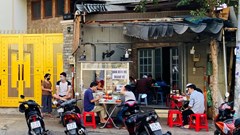 TP.HCM ngày đầu mở cửa phục vụ tại chỗ: “Phấn khởi vì sẽ có nguồn thu nhập