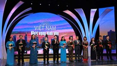 “Việt Nam - Khát vọng bình yên”- tuyên dương lực lượng y tế tuyến đầu