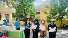 Đổi rác lấy gạo,cùng nhau đi qua mùa dịch