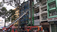 Kịp thời giải cứu 8 người trong căn nhà bốc cháy ở TP.HCM