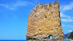 Khối đá sa thạch "khủng" hình như cánh buồm