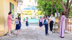Khánh Hòa: Nhiều ý kiến trái chiều khi cho học sinh tiểu học đến trường