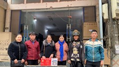 Báo Văn hóa trao quà bạn đọc đến cô trò điểm trường mầm non Sán Trá