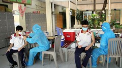Tăng tốc tiêm vắc xin để sớm mở cửa trường