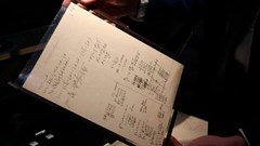 Bản thảo viết tay của nhà vật lý Albert Einstein lập kỷ lục đấu giá