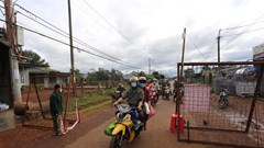 Tình làng nghĩa xóm trong hoạn nạn