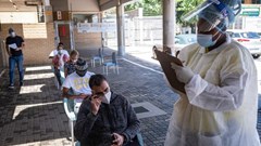 Chưa thể khẳng định Omicron ít nguy hiểm hơn Delta