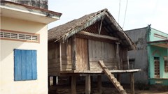 Nhà dài ở buôn làng cổ nhất Tây Nguyên đang dần biến mất