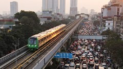 Xây dựng ứng xử văn minh trên tàu điện