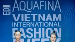 Cải lương sải bước trên sàn catwalk