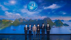 Tác phẩm nào được tôn vinh trong Cuộc thi ảnh "Tổ quốc bên bờ sóng" ?