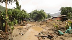 Xây dựng khu tái định cư cho các hộ dân trong vùng sạt lở núi Cấm