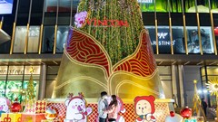 Không khí đón Tết Dương Lịch thành thị: Vẫn rộn ràng dù vắng bóng các sự kiện lớn