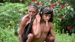 Câu chuyện xúc động phía sau bức ảnh khiến cả thế giới phải "thức tỉnh"
