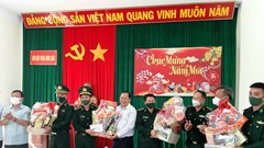 Bình Định: Thăm, chúc Tết cán bộ, chiến sĩ và nhân dân xã đảo Nhơn Châu
