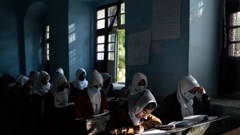 Taliban nêu thời điểm nữ sinh được trở lại trường học