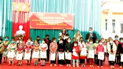 Đại sứ quán Israel và hoa hậu H'Hen Niê Israel trao tặng Thư viện thân thiện tại Hà Giang