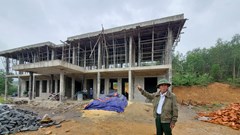 Người bốn lần hiến đất mở đường, xây trường