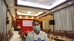 Mang Tết ấm đến với người nghèo bằng sổ BHXH, thẻ BHYT