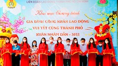 Gia đình công nhân lao động vui Tết cùng Thành phố