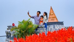 Tết này đến núi Bà Đen khám phá văn hóa, nghệ thuật Phật giáo ấn tượng