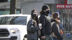 Mũi tăng cường, miễn dịch tự nhiên giúp giảm nguy cơ mắc biến thể mới