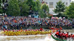 Lễ hội đua ghe Ngo của cộng đồng Khmer Sóc Trăng