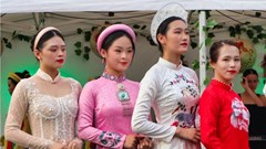 Áo dài, cổ phục Việt tung bay giữa Australia đón chào Tết Nhâm Dần