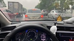 Dòng phương tiện ùn ùn đổ về Thủ đô sau Tết