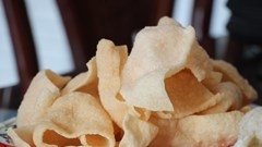 Đặc sản bánh phồng tôm "ăn là ghiền" ở miền Tây