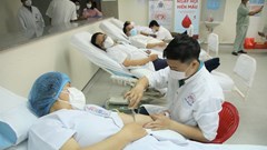 “Blouse trắng - Trái tim hồng”