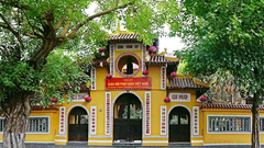 Ngày Xuân đi lễ chùa