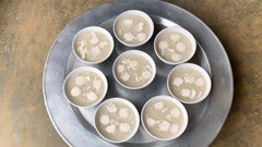 Đến chùa Hương thưởng thức chè củ mài