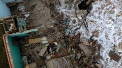 Thị trấn du lịch Brazil "tan biến" trong nước biển