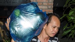 Người đảng viên với nhóm từ thiện xả thân hỗ trợ người dân (Bài 1): Khơi dậy sự xả thân để chở hàng vào tâm dịch