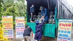 Người đảng viên với nhóm từ thiện xả thân hỗ trợ người dân( Bài 3): Vượt bão lên đường