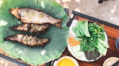 Thơm lừng món cá đốt rơm