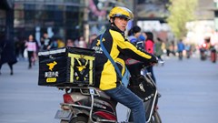 Trung Quốc: Vì sao cử nhân ùn ùn làm shipper?