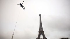 Pháp: Tháp Eiffel cao thêm 6 mét nhờ hệ thống ăng-ten mới