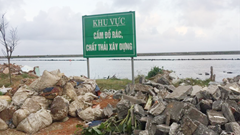 Rác thải “bủa vây” huyện đảo Lý Sơn